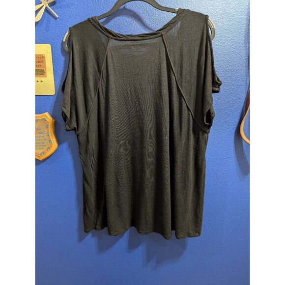 Cold Shoulder Tee - Picture 3 of 8